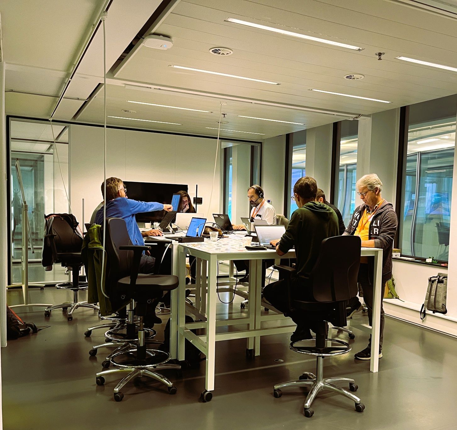 Deelnemers aan het werk